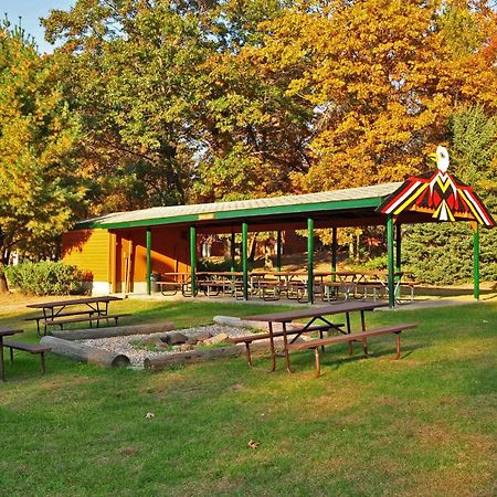Arrowhead Resort Campground Plainville エクステリア 写真