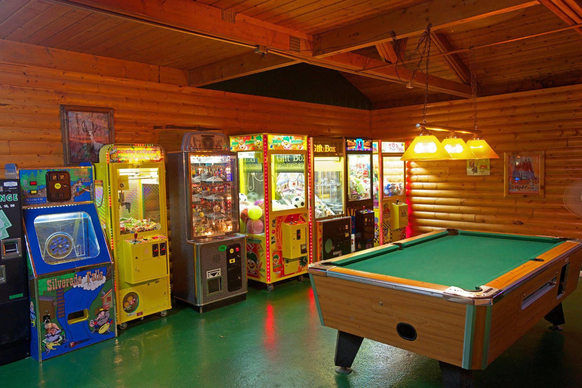 Arrowhead Resort Campground Plainville エクステリア 写真