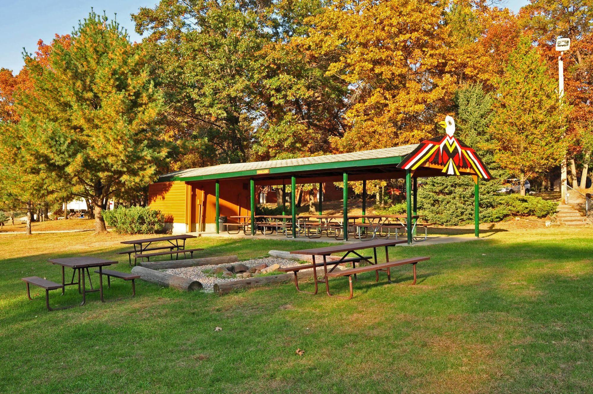 Arrowhead Resort Campground Plainville エクステリア 写真